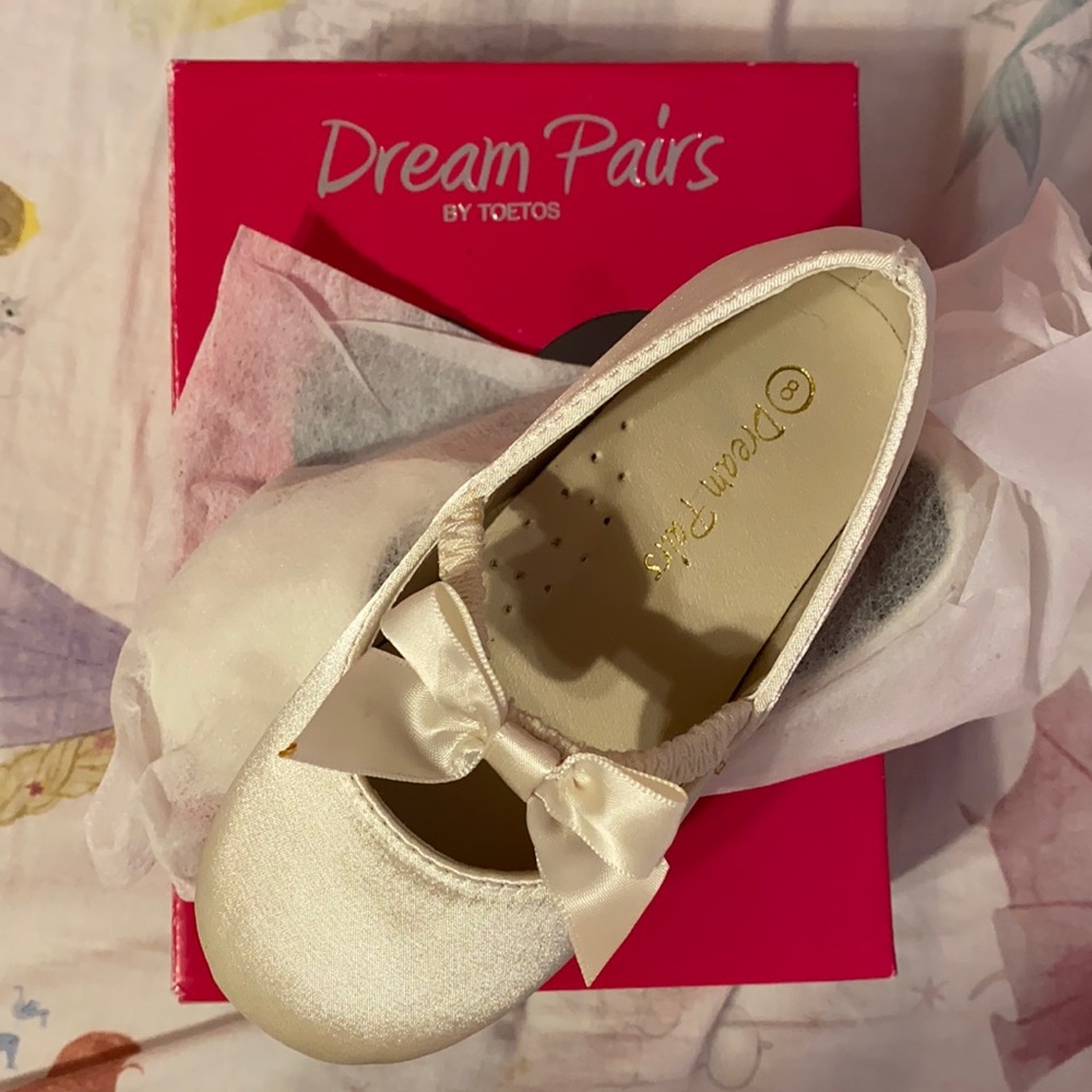 Ivory / off white satin dress shoe ..